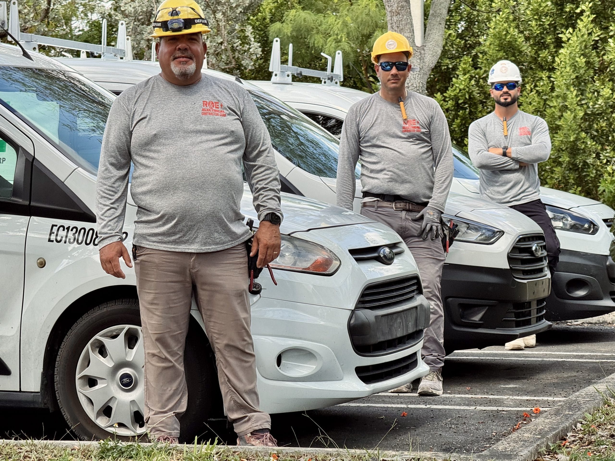 R&E Electrical Contractor Corp team
